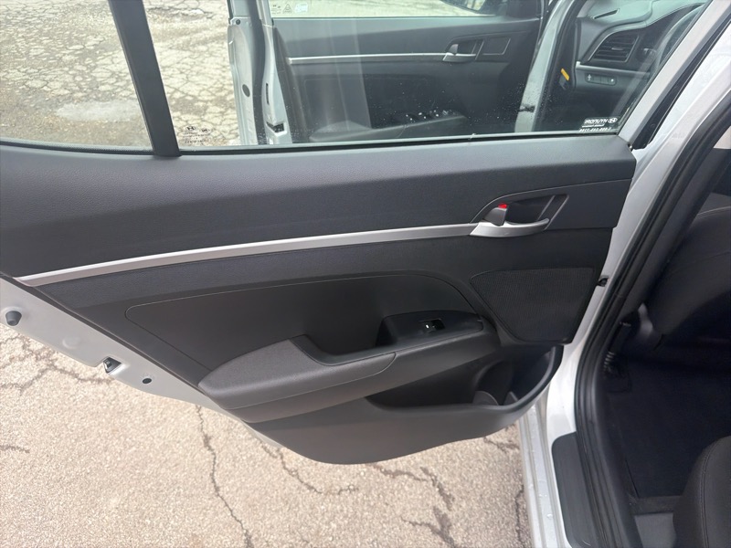 Hyundai Elantra SE 6AT 2019