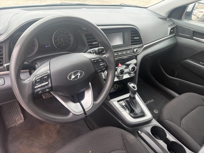 Hyundai Elantra SE 6AT 2019