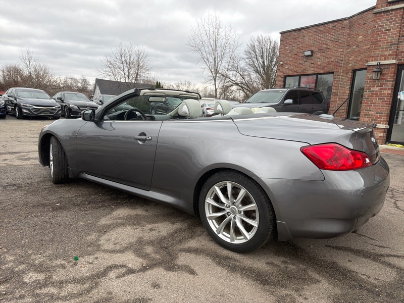 Infiniti G Convertible Base 2012