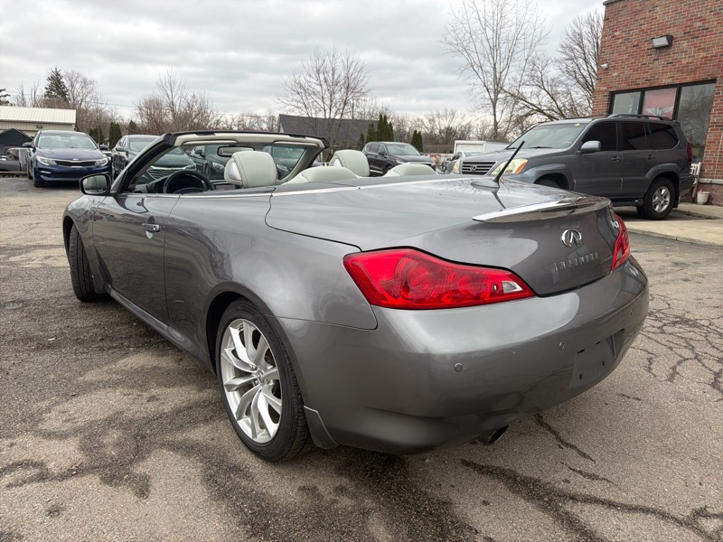 Infiniti G Convertible Base 2012