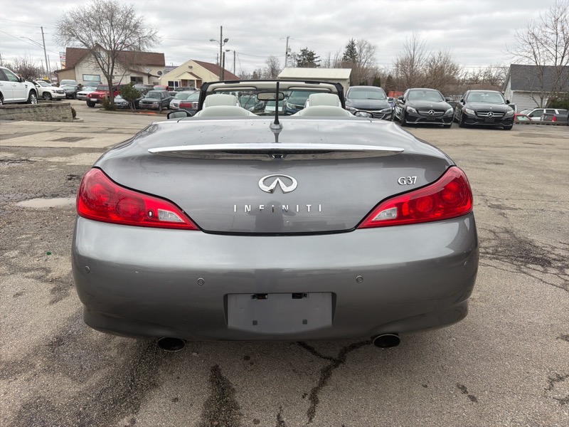Infiniti G Convertible Base 2012