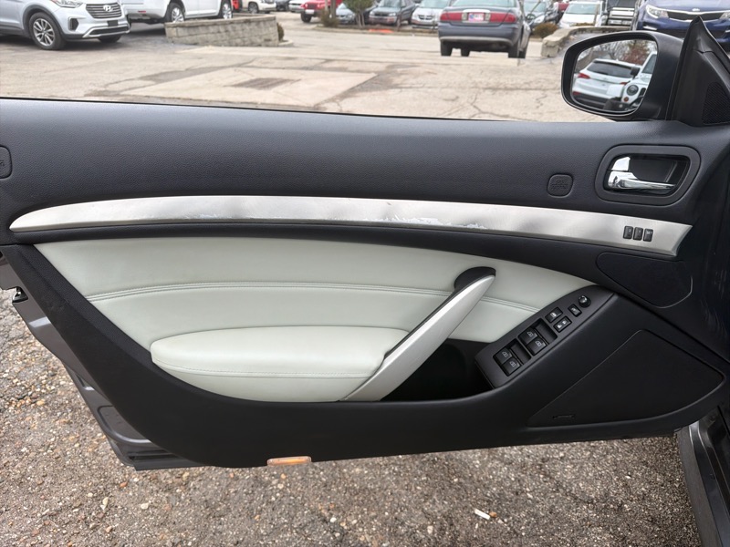 Infiniti G Convertible Base 2012