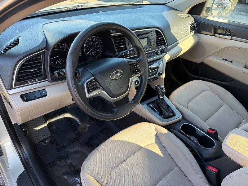 Hyundai Elantra SE 6AT 2017