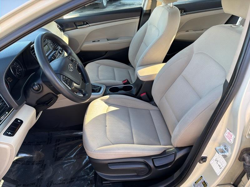 Hyundai Elantra SE 6AT 2017