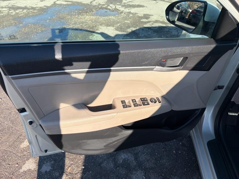 Hyundai Elantra SE 6AT 2017