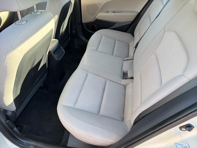 Hyundai Elantra SE 6AT 2017