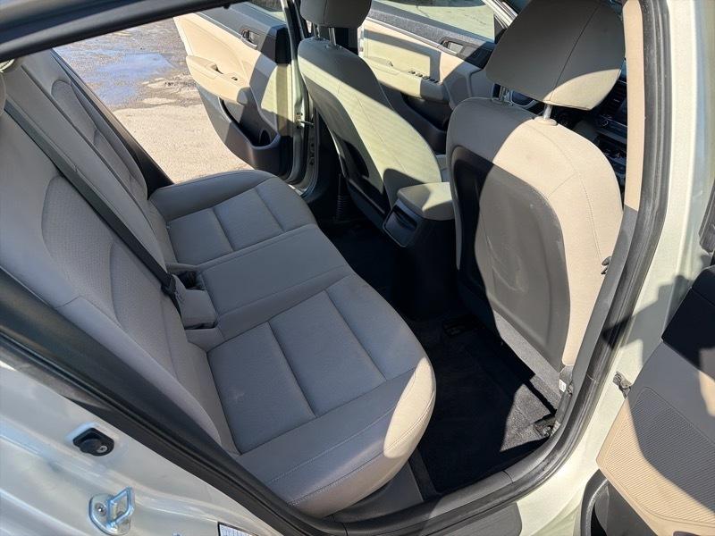 Hyundai Elantra SE 6AT 2017