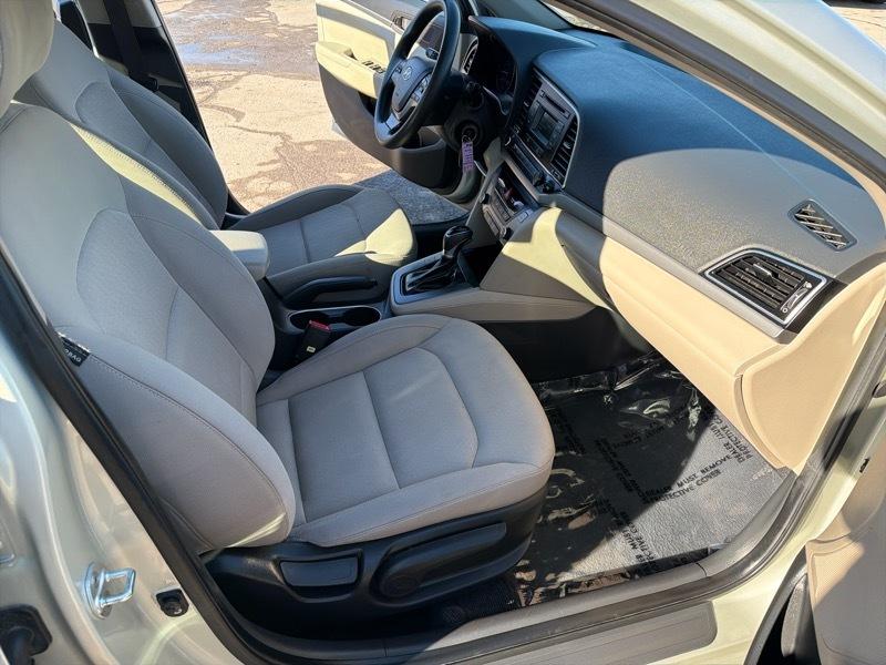 Hyundai Elantra SE 6AT 2017