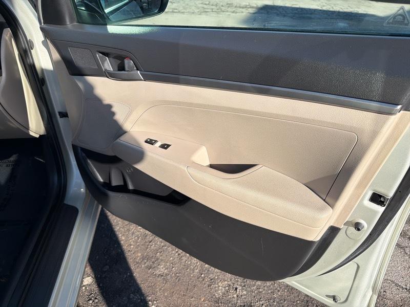 Hyundai Elantra SE 6AT 2017