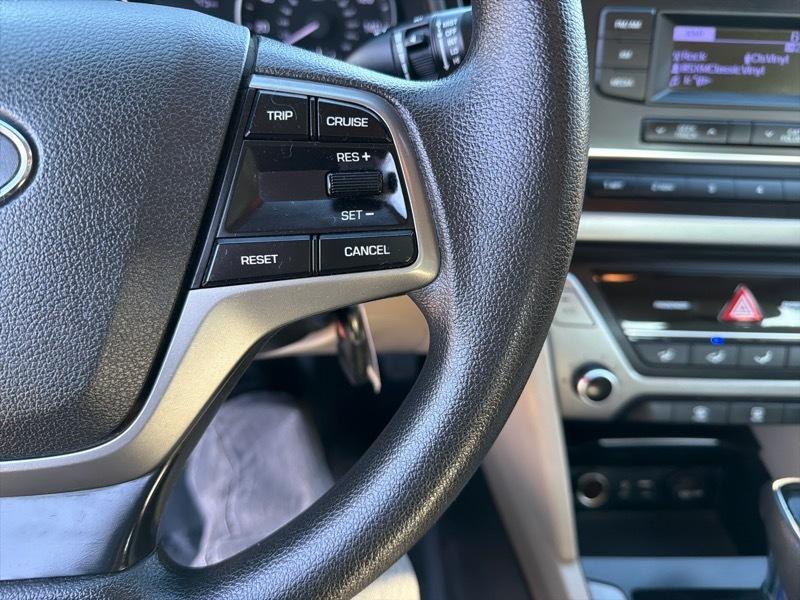 Hyundai Elantra SE 6AT 2017