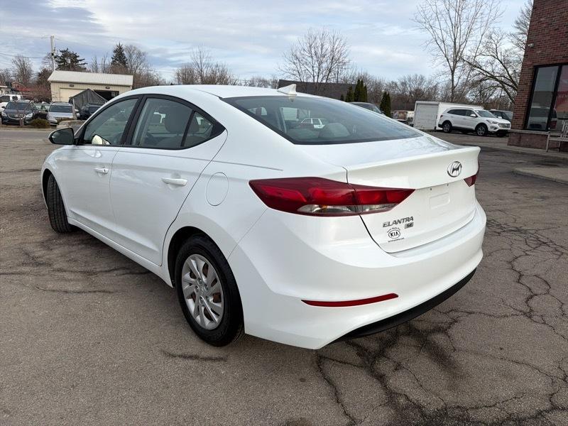 Hyundai Elantra SE 6AT 2017