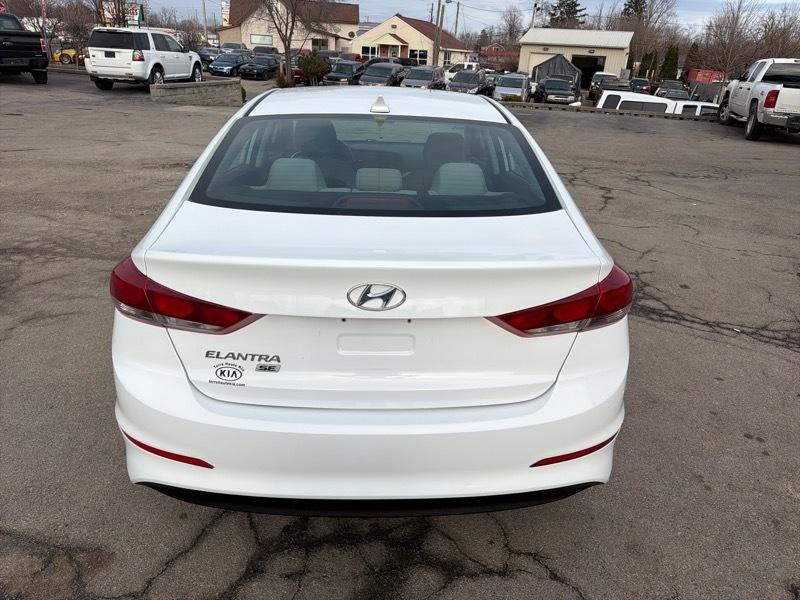 Hyundai Elantra SE 6AT 2017