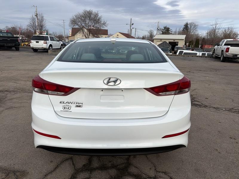 Hyundai Elantra SE 6AT 2017
