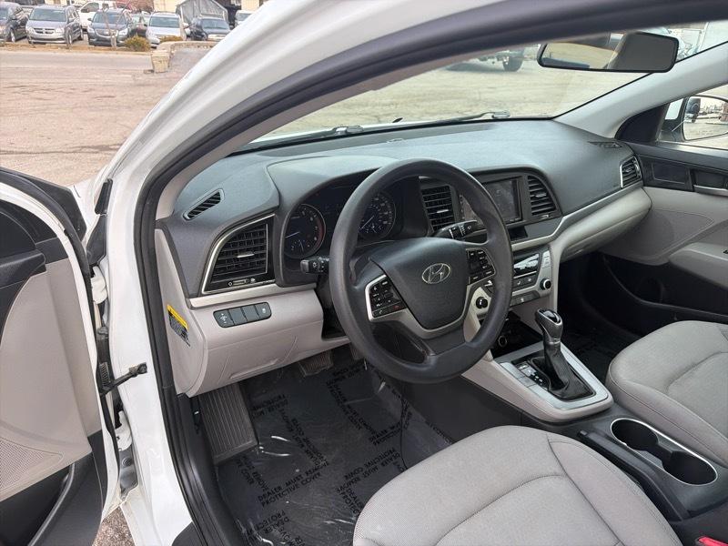 Hyundai Elantra SE 6AT 2017