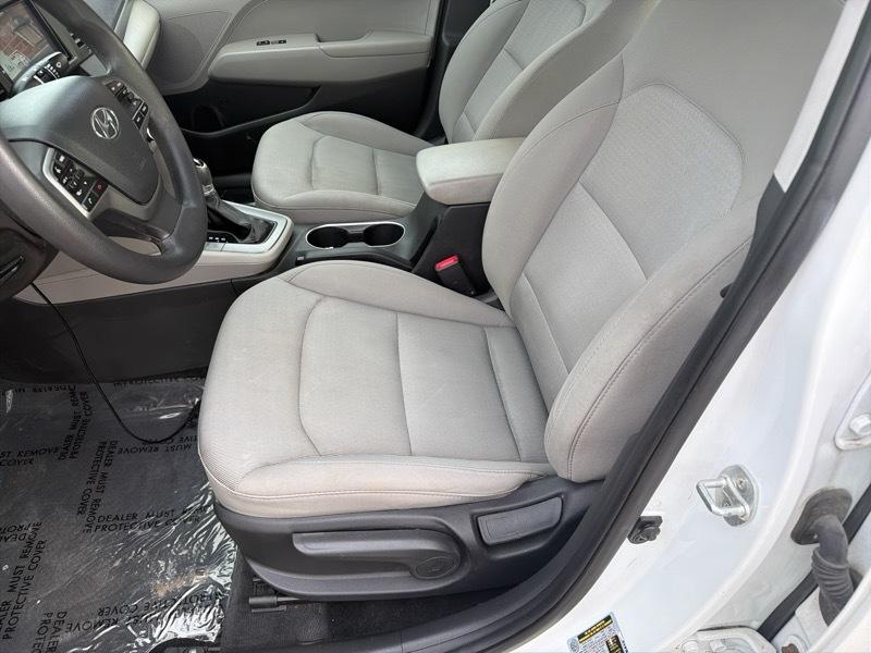 Hyundai Elantra SE 6AT 2017