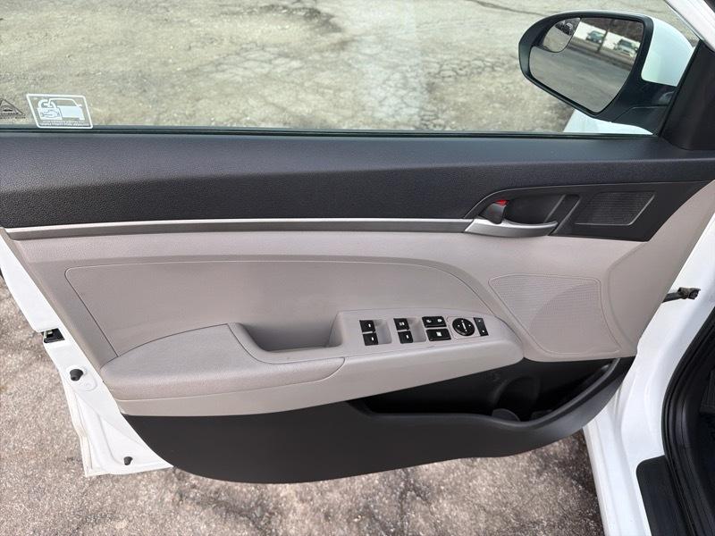 Hyundai Elantra SE 6AT 2017