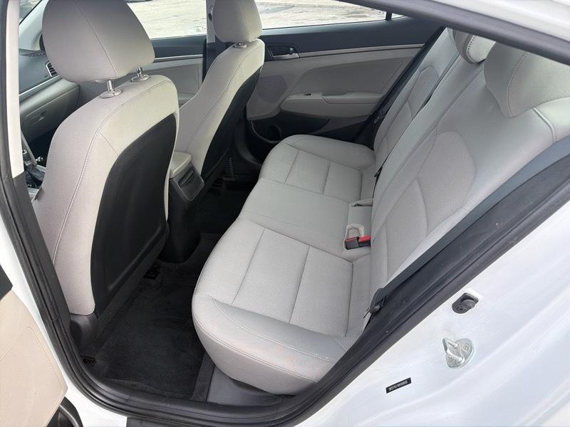 Hyundai Elantra SE 6AT 2017