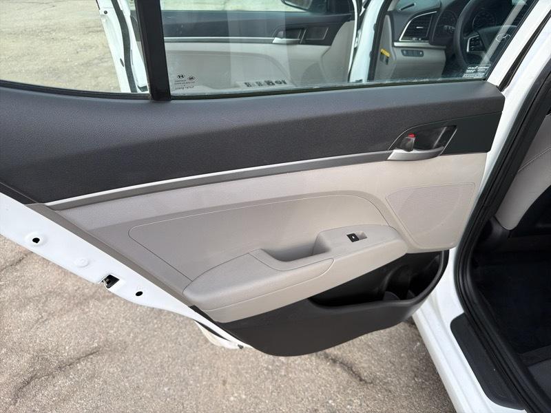 Hyundai Elantra SE 6AT 2017