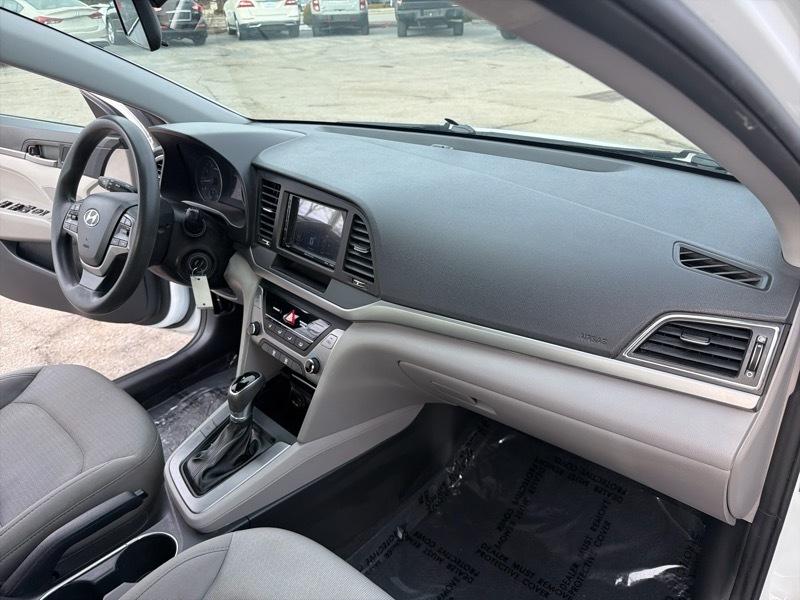 Hyundai Elantra SE 6AT 2017