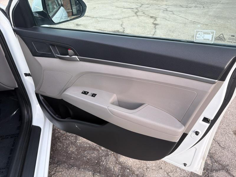 Hyundai Elantra SE 6AT 2017