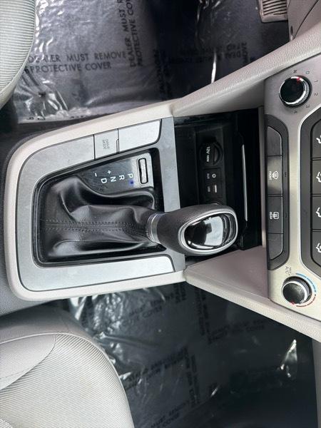 Hyundai Elantra SE 6AT 2017