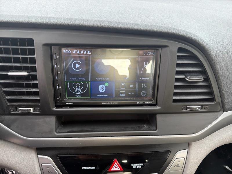 Hyundai Elantra SE 6AT 2017