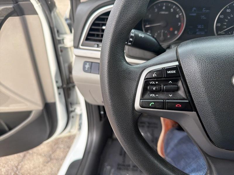 Hyundai Elantra SE 6AT 2017