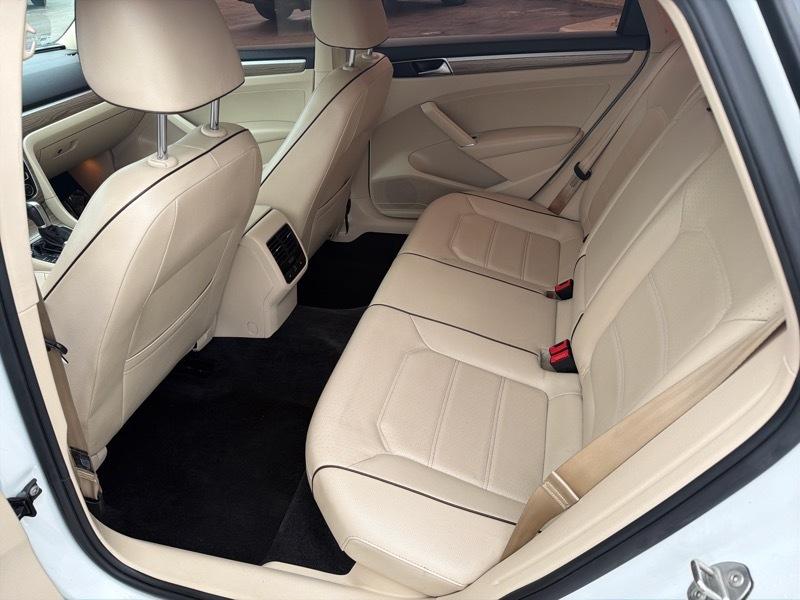 Volkswagen Passat SE 2018