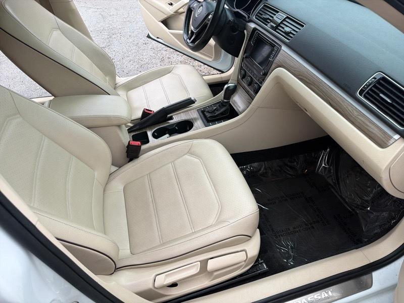 Volkswagen Passat SE 2018