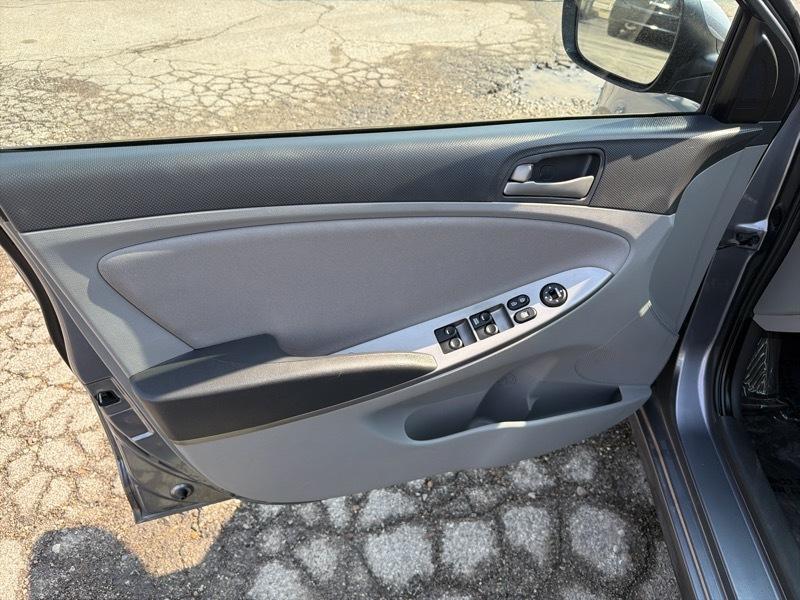 Hyundai Accent SE 4-Door 6A 2017