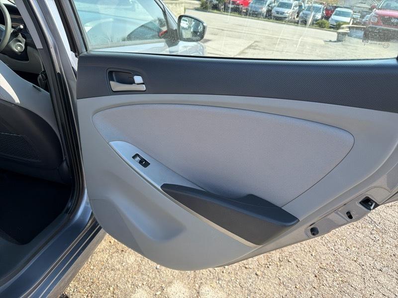 Hyundai Accent SE 4-Door 6A 2017