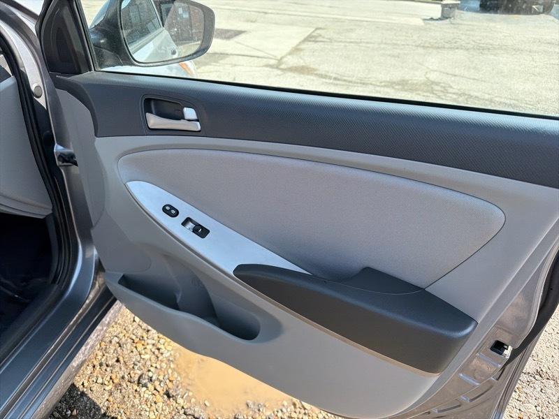 Hyundai Accent SE 4-Door 6A 2017