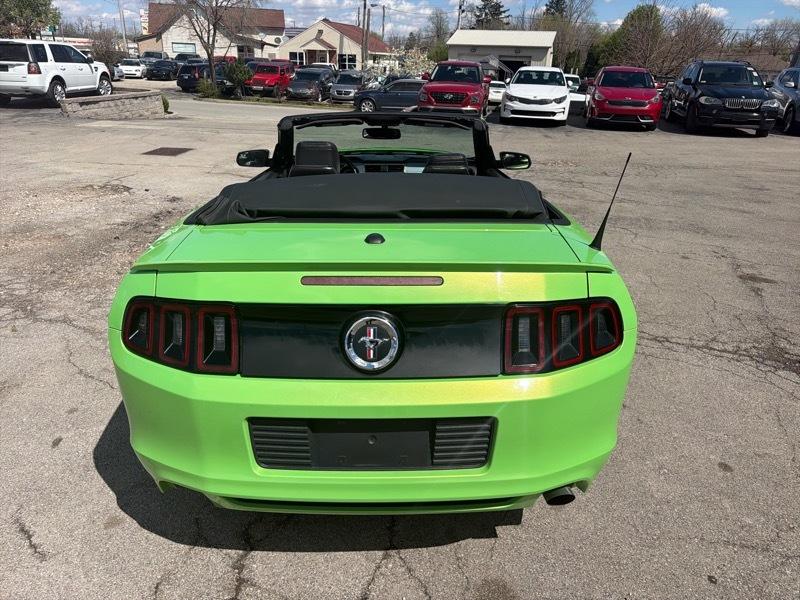 Ford Mustang V6 Convertible 2013