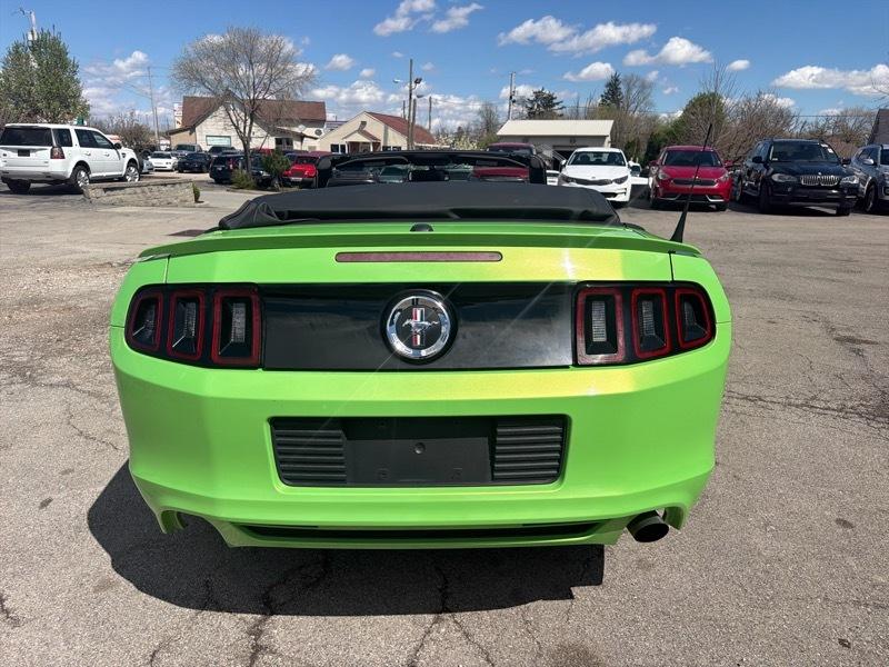 Ford Mustang V6 Convertible 2013