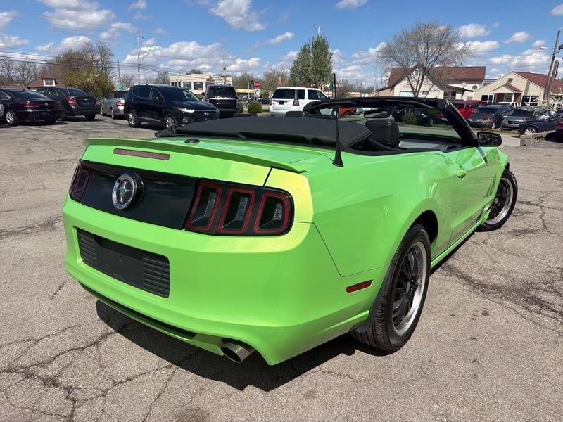 Ford Mustang V6 Convertible 2013