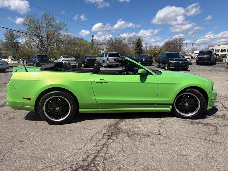 Ford Mustang V6 Convertible 2013