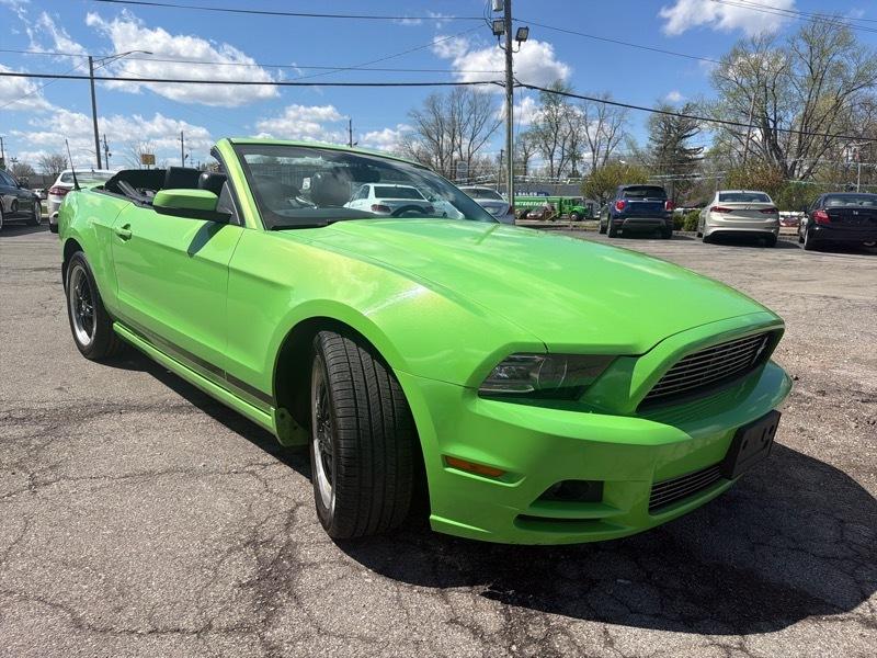 Ford Mustang V6 Convertible 2013