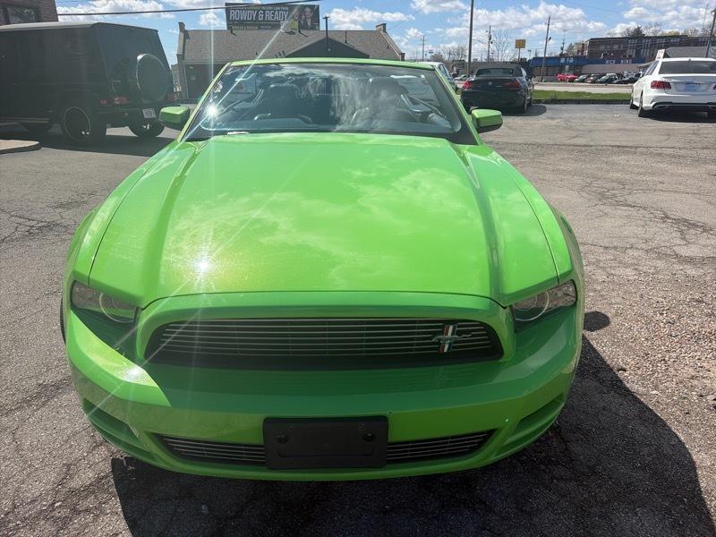 Ford Mustang V6 Convertible 2013