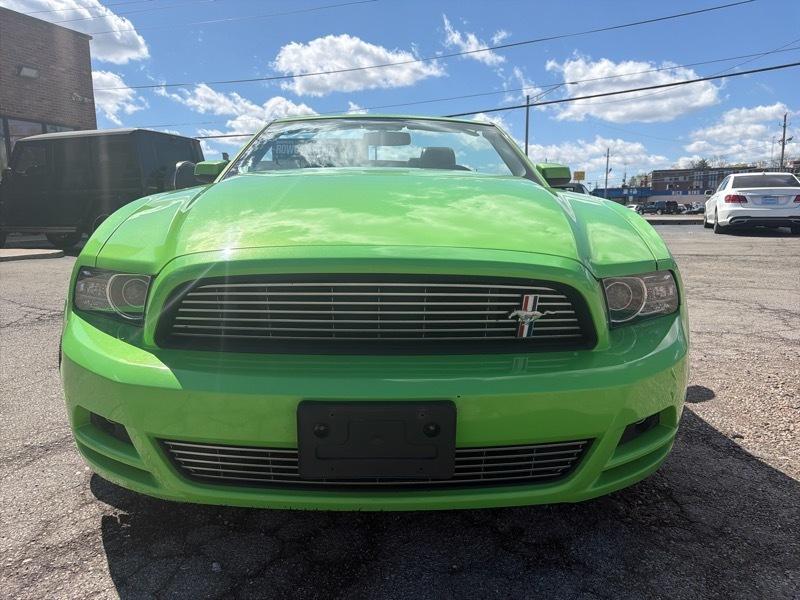 Ford Mustang V6 Convertible 2013