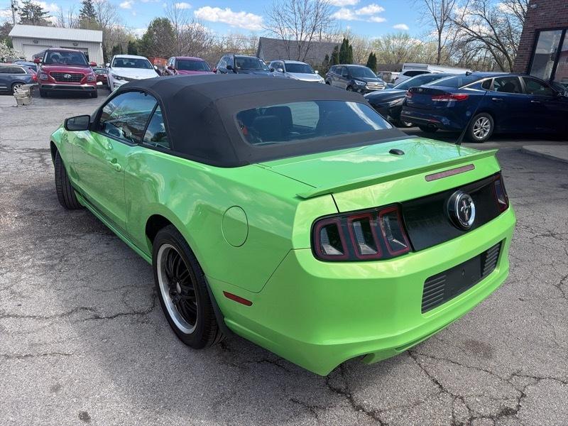Ford Mustang V6 Convertible 2013