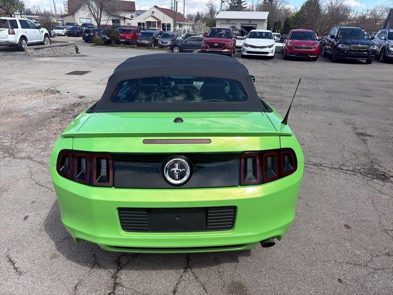 Ford Mustang V6 Convertible 2013