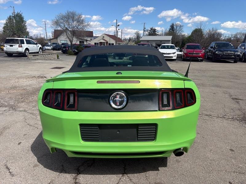 Ford Mustang V6 Convertible 2013