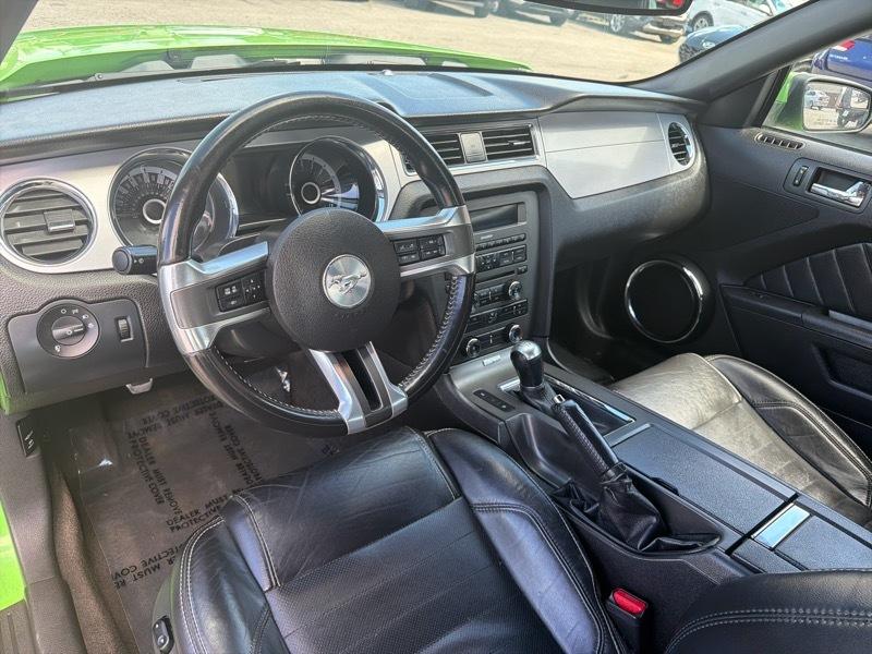 Ford Mustang V6 Convertible 2013