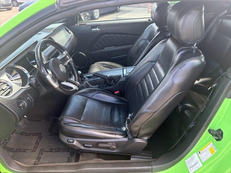 Ford Mustang V6 Convertible 2013