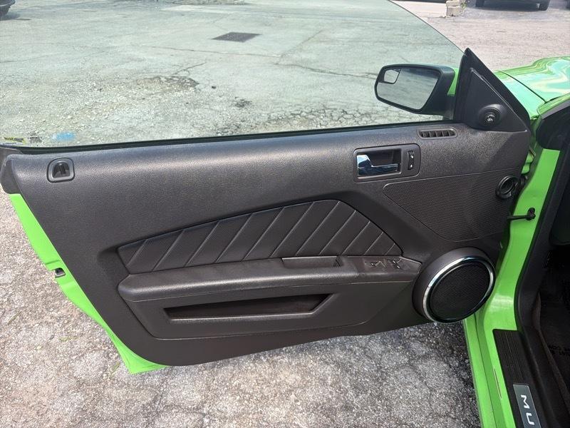 Ford Mustang V6 Convertible 2013