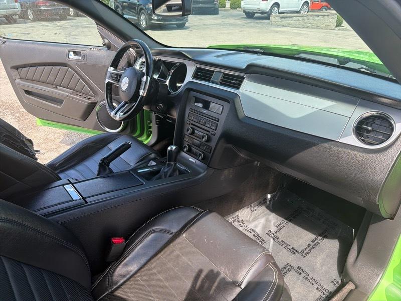 Ford Mustang V6 Convertible 2013