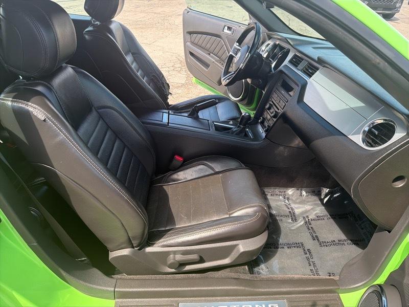 Ford Mustang V6 Convertible 2013