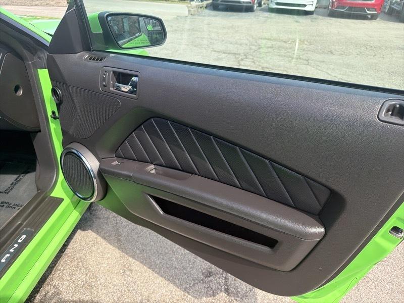 Ford Mustang V6 Convertible 2013