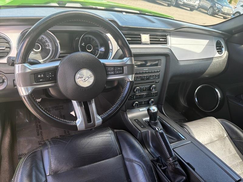 Ford Mustang V6 Convertible 2013