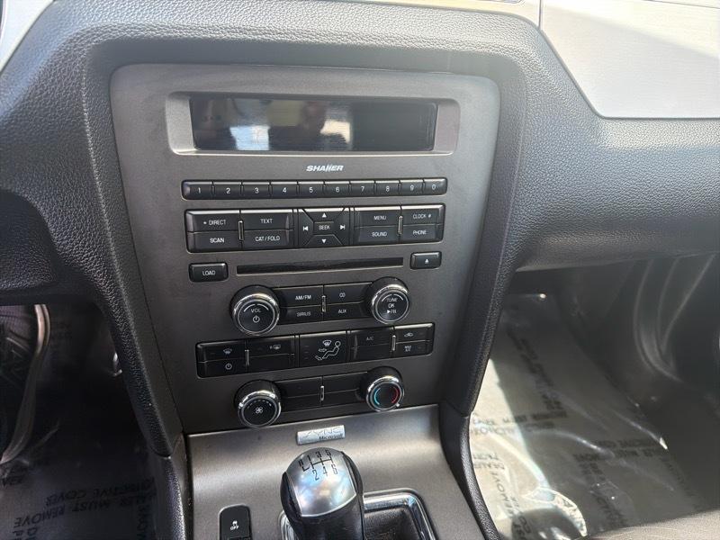 Ford Mustang V6 Convertible 2013